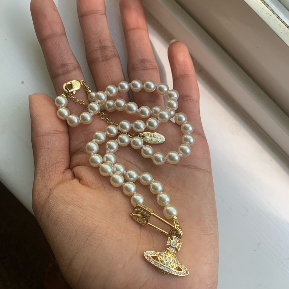 Vivienne Westwood Saturn pearl necklace